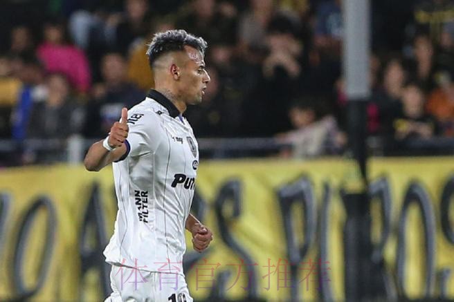 卢西亚诺·贝纳维德斯逆转夺冠